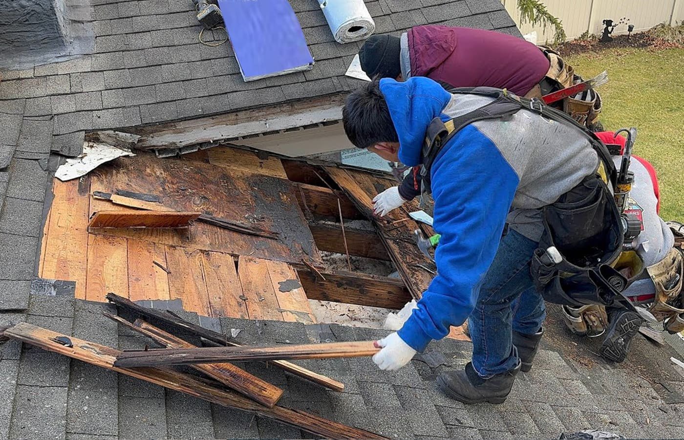 Roof repair service